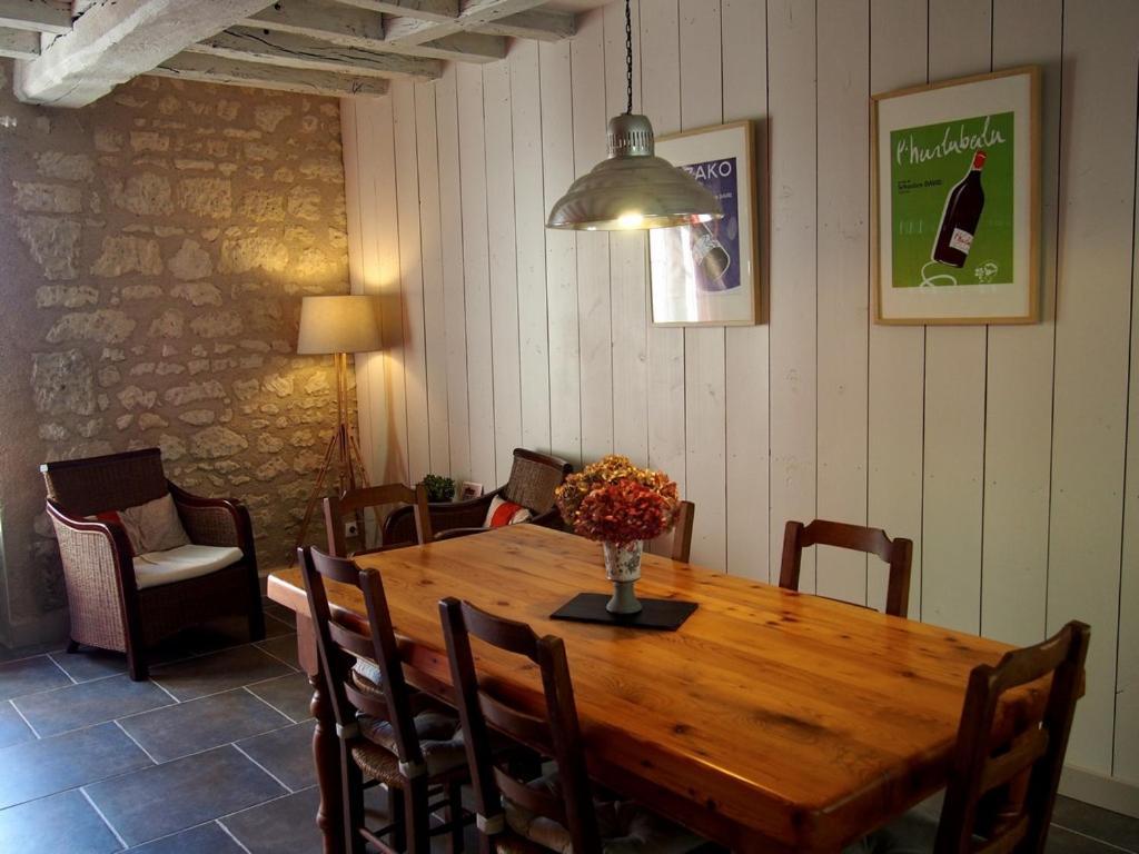 Chambres D'Hotes Rue Du Poids Bourgueil Luaran gambar